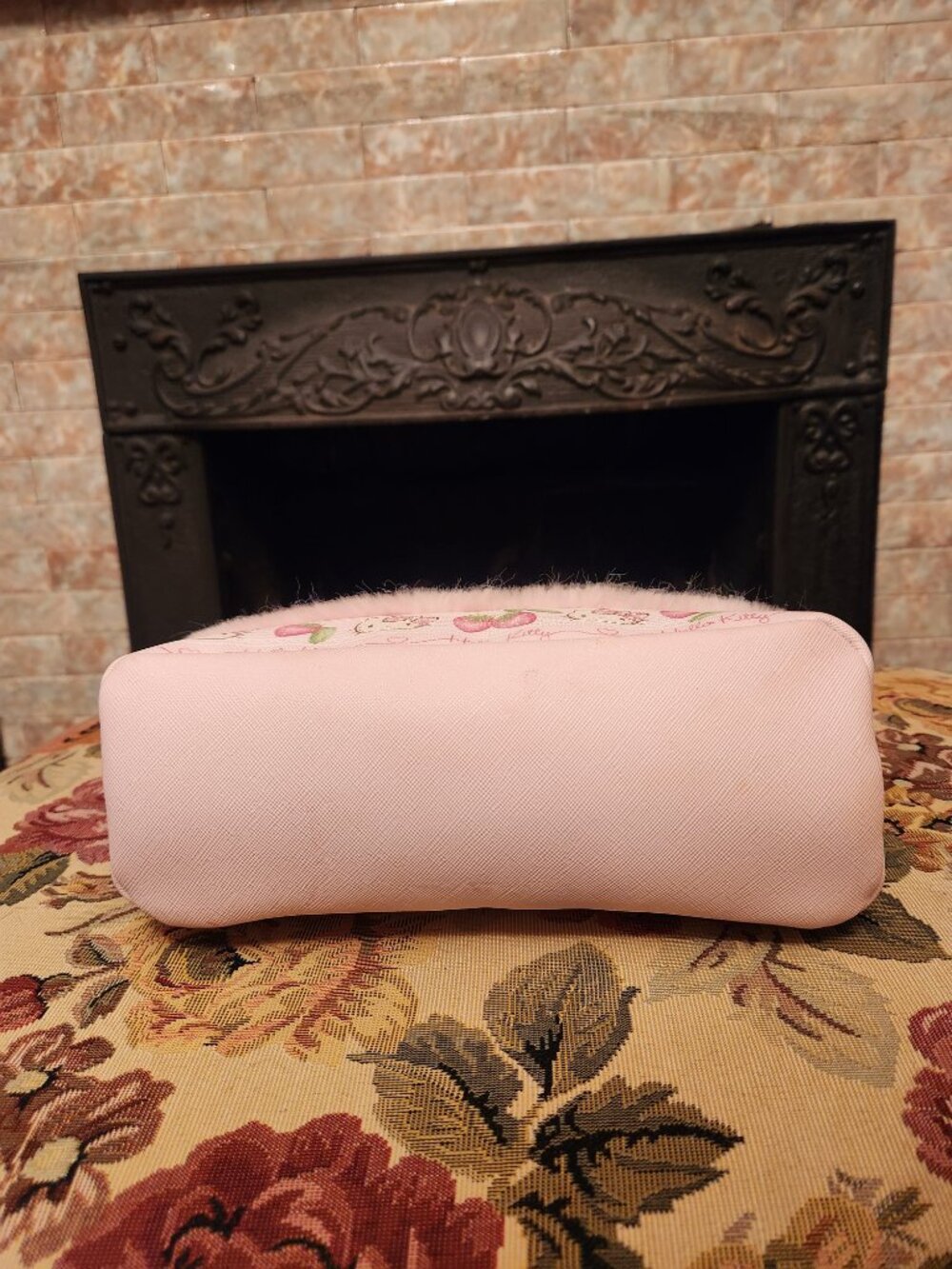 Hello Kitty pink strawberry faux fur bag - Picture 5 of 7